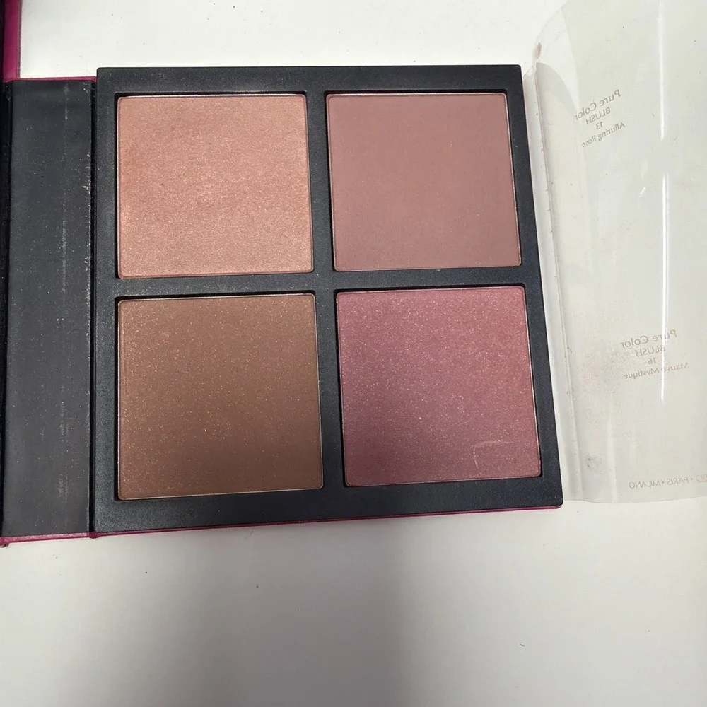Estée Lauder Makeup Palette Gift Box 16 Lip 30 Shadow 4 Blush -Box Has Wear‎